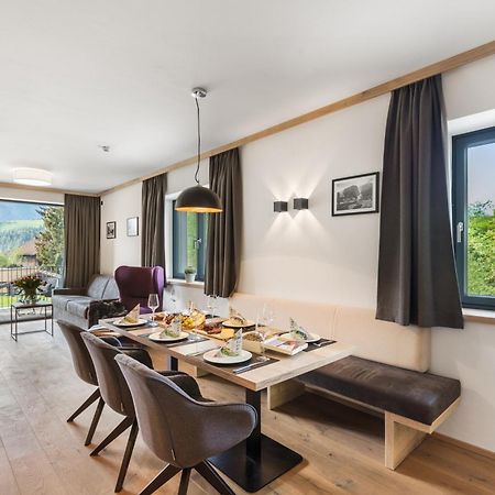 Emma Deluxe Aparthotel Ganzjaehrig Beheizter Aussenpool Piesendorf Exteriör bild
