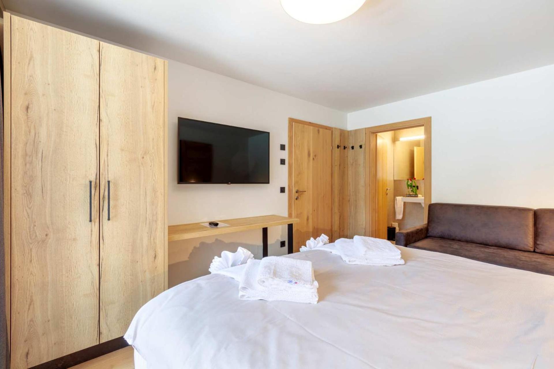 Emma Deluxe Aparthotel Ganzjaehrig Beheizter Aussenpool Piesendorf Rum bild