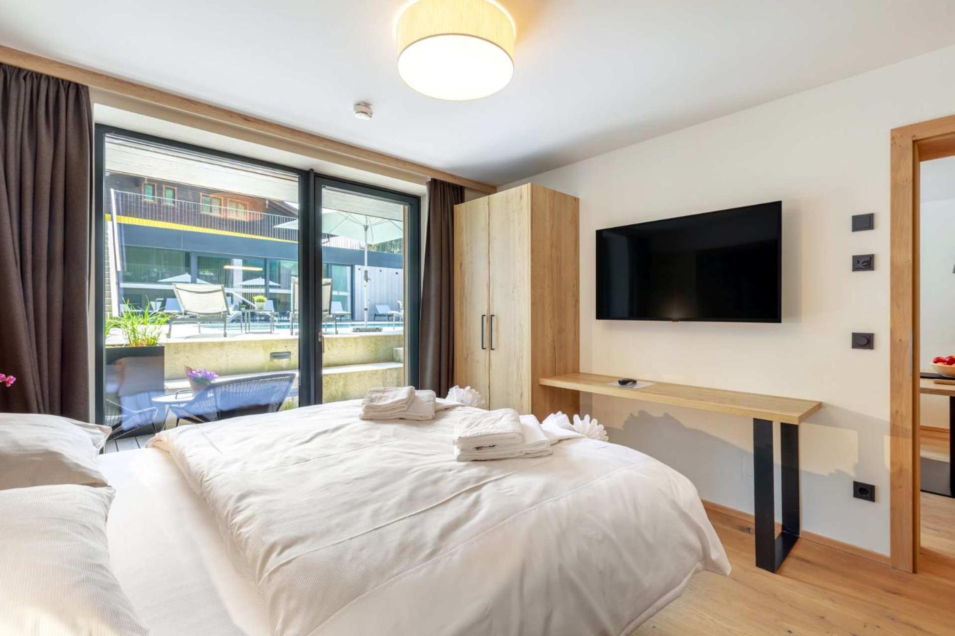 Emma Deluxe Aparthotel Ganzjaehrig Beheizter Aussenpool Piesendorf Rum bild