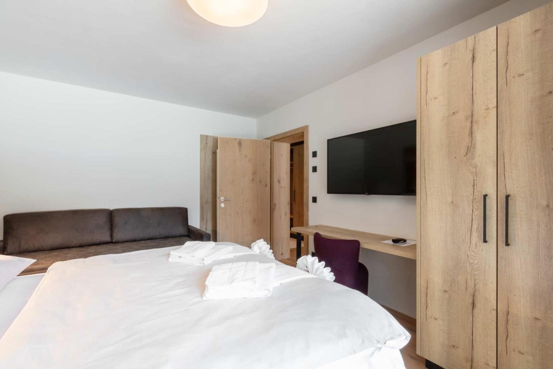 Emma Deluxe Aparthotel Ganzjaehrig Beheizter Aussenpool Piesendorf Rum bild
