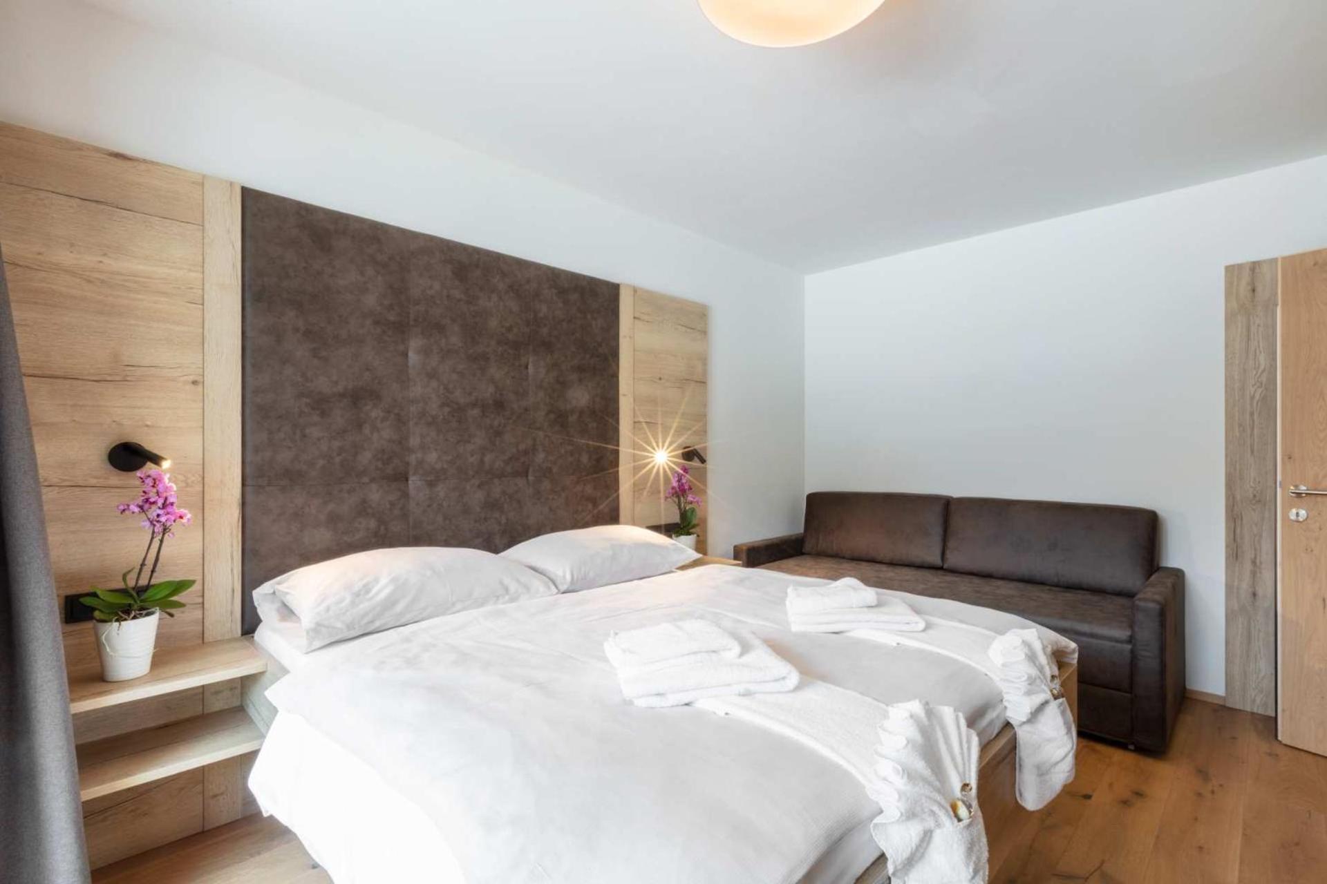 Emma Deluxe Aparthotel Ganzjaehrig Beheizter Aussenpool Piesendorf Rum bild