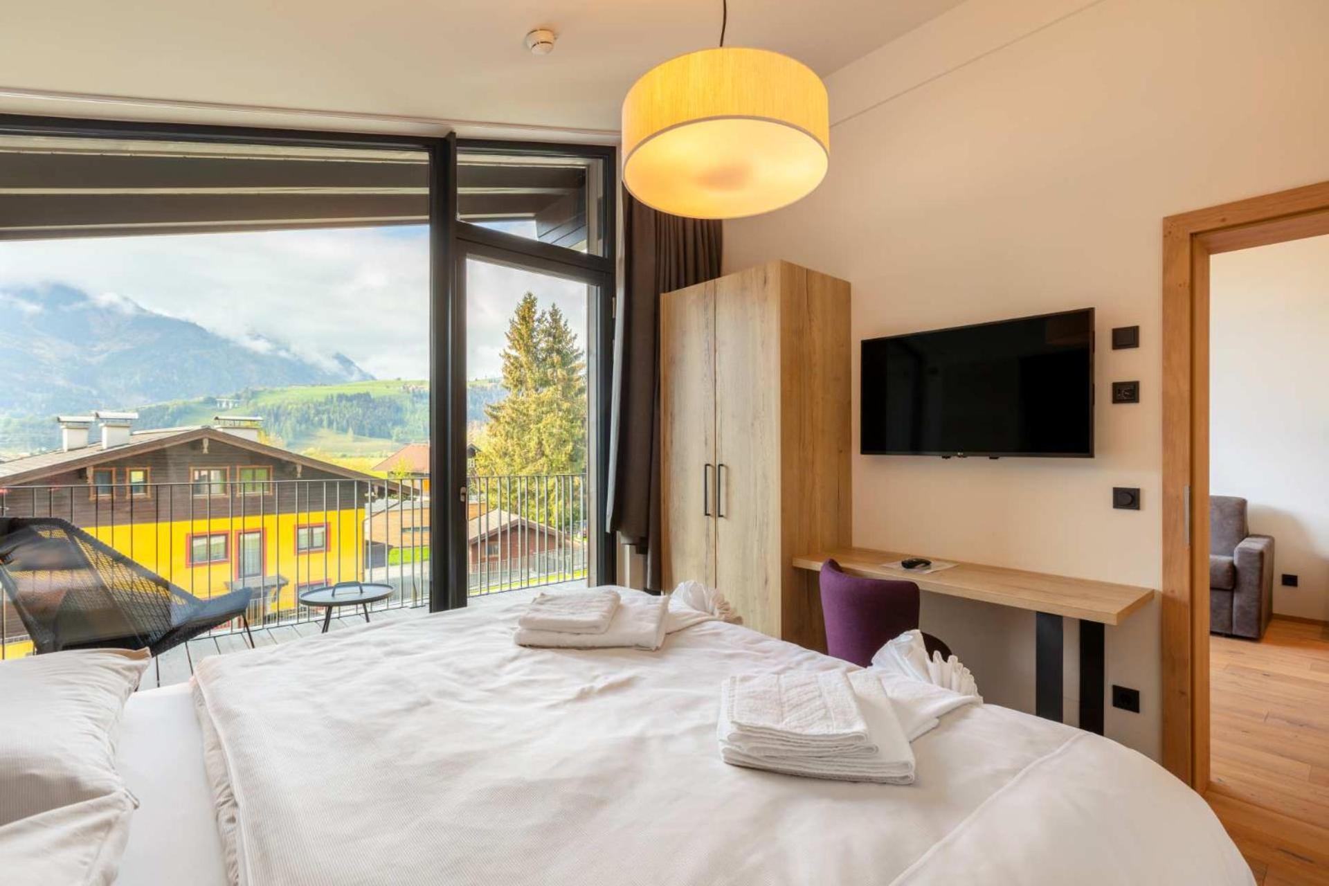 Emma Deluxe Aparthotel Ganzjaehrig Beheizter Aussenpool Piesendorf Rum bild